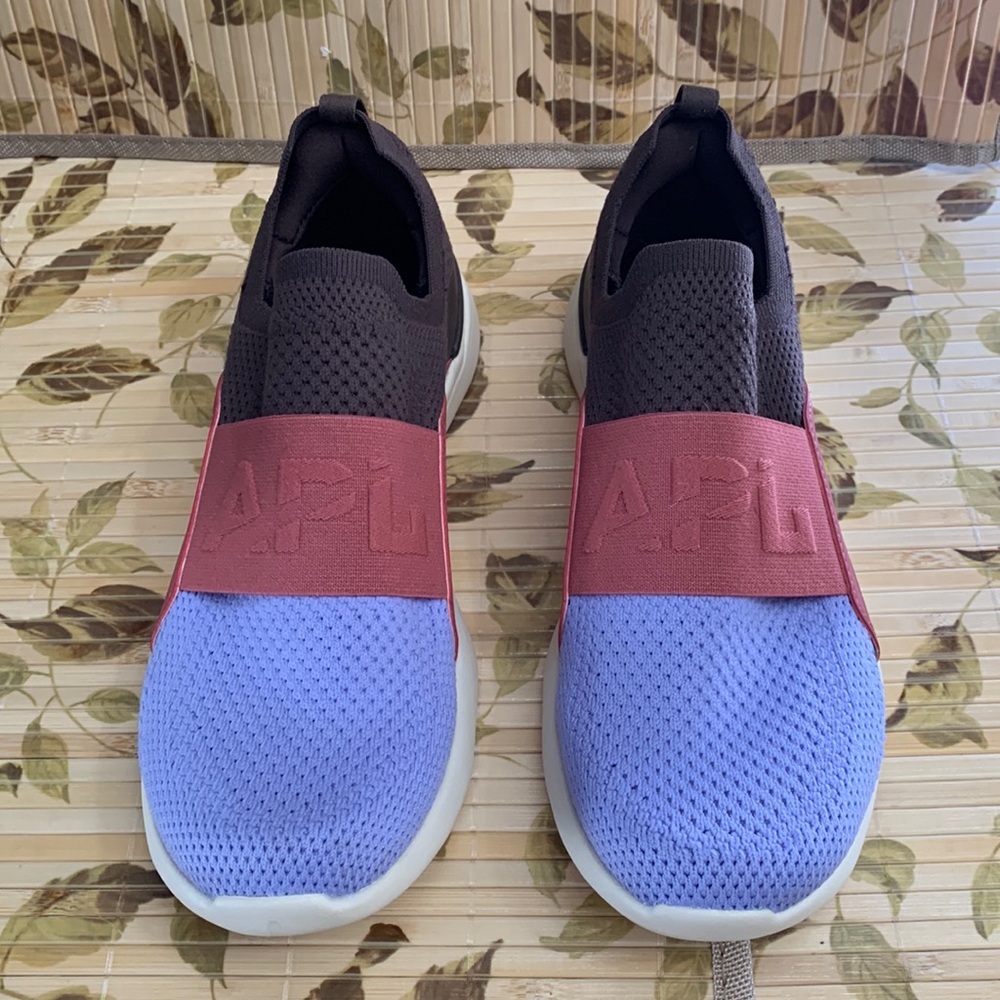APL Techbloom Bliss Size 8 fabric athletic shoes